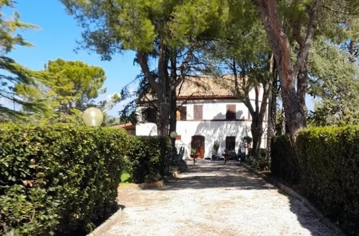 Casal De' Pini Relais Tennis E Piscina